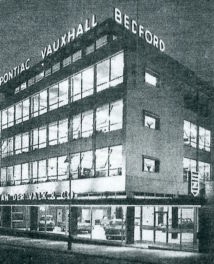 De nieuwe showroom aan de Boomsluiterskade hoek