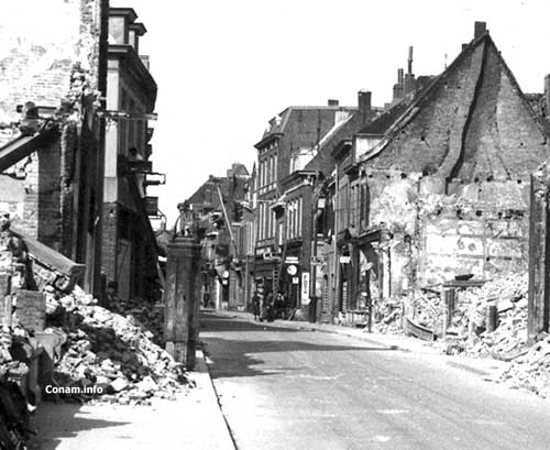 afbeelding 7 De restanten van een Gispen pomp bij garage Kirpenstein in 1945