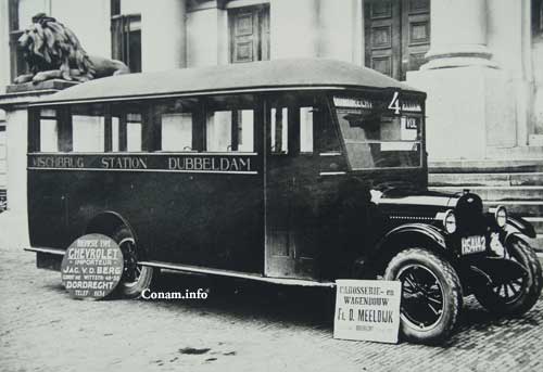 Bus van Meeldijk op het stadhuisplein, 1926