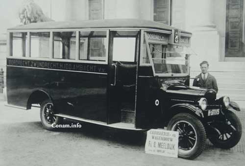 Bus met personeel van Meeldijk op het Stadhuisplein, 1925