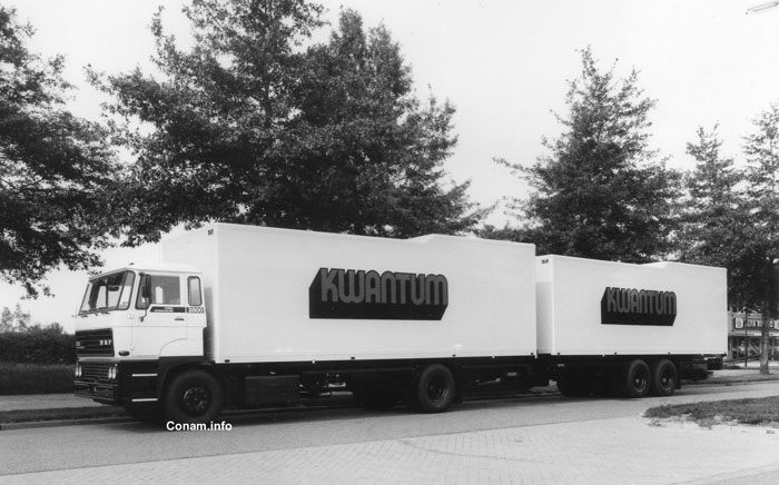afbeelding 16 Ook een innovatie van Deckers was om het rolluik niet in de laadbak te laten verdwijnen maar boven op de laadbak