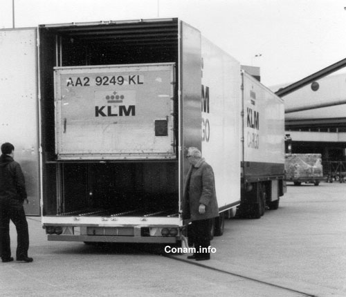 afbeelding 17 zeven luchtvrachtpallets 1990
