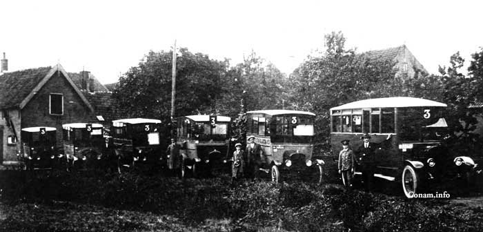 carrosserie meeldijk dordrecht Bussen met personeel van carrosserie en wagenmakerij firma D. Meeldijk aan de Grotekerksbuurt 1925