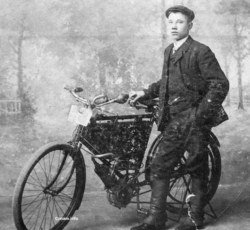 eysink 1902 Simon Zijlstra met motorfiets web