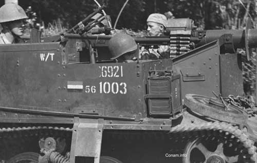 Een Bren carrier met snelvuurkanon