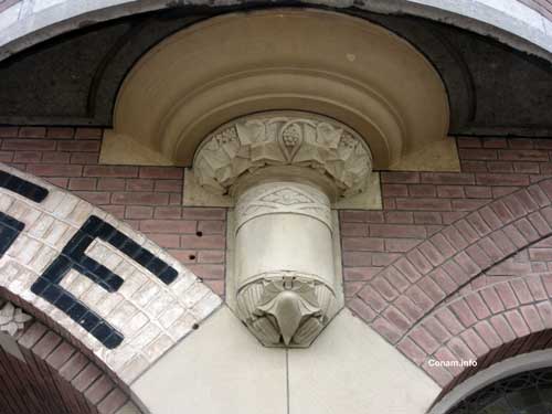 Adrian 18 Detail van de gevel