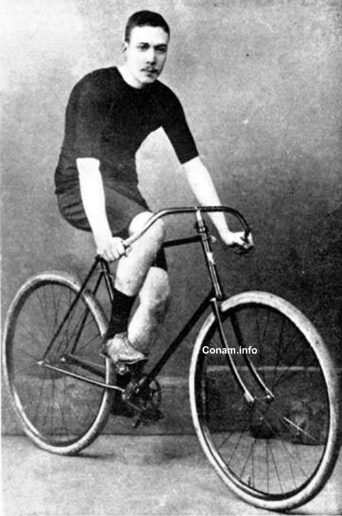adrian 1 Adrian als wielrenner in 1893