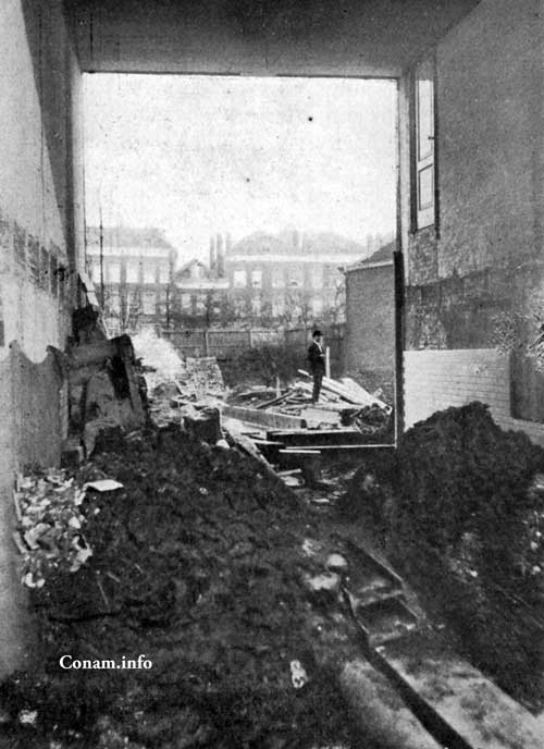 verhoeff 19160500 Het begin van de bouw van de garage aan de Boezemsingel